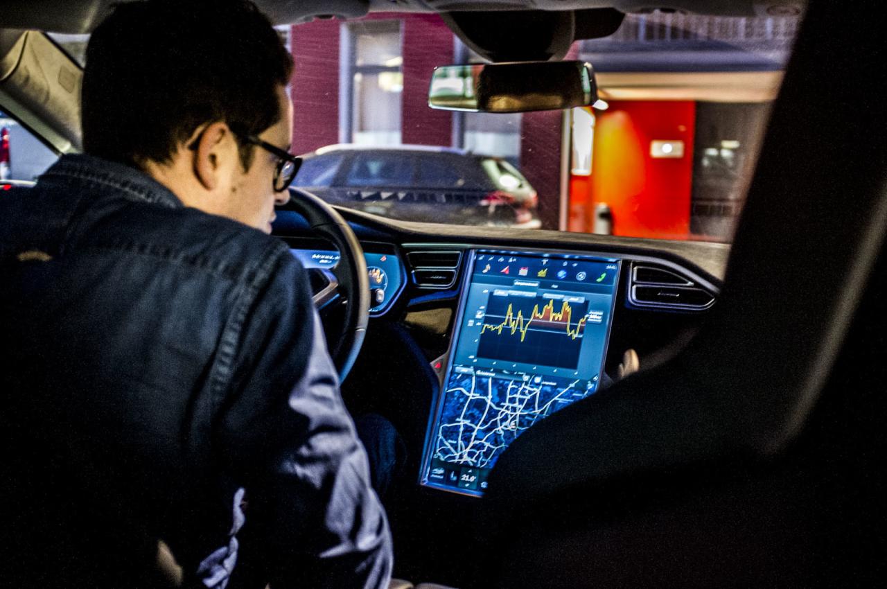 Driving a Gadget The Role of Product Reviews in Driving Gadget Sales